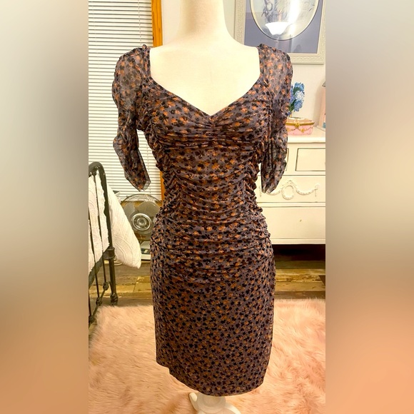 Beautiful 2-piece top and skirt, ruched to flatter your curves, floral, comfy! M - Picture 8 of 12